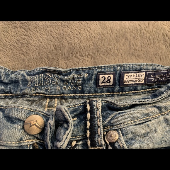 Miss Me Jean Shorts - Picture 3 of 3